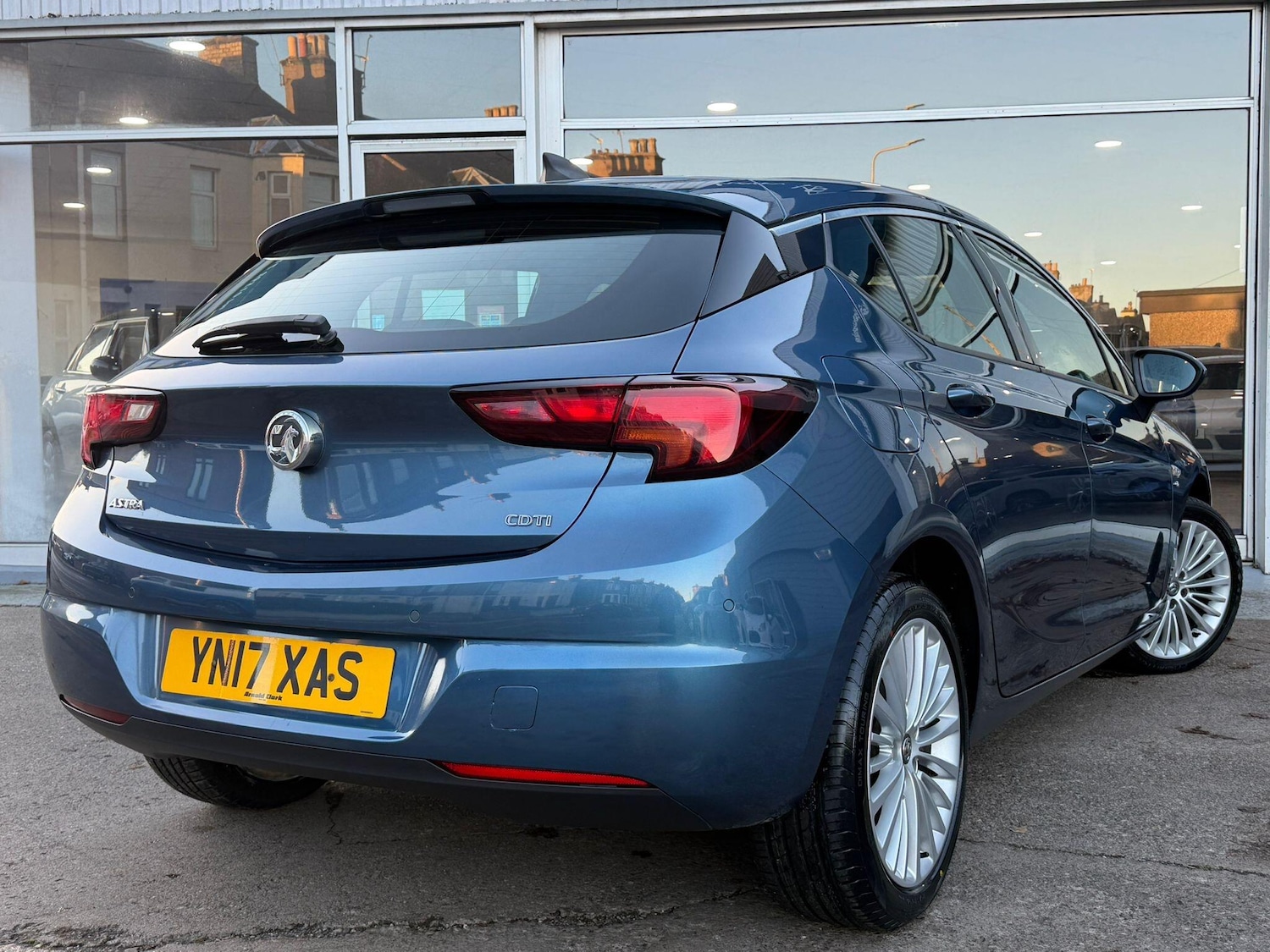 Used Vauxhall Astra 2017 for sale - 76647498: Photo 3