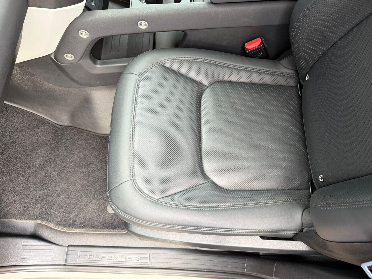 Used Land Rover Defender 110 for sale - 77683702: Photo 11