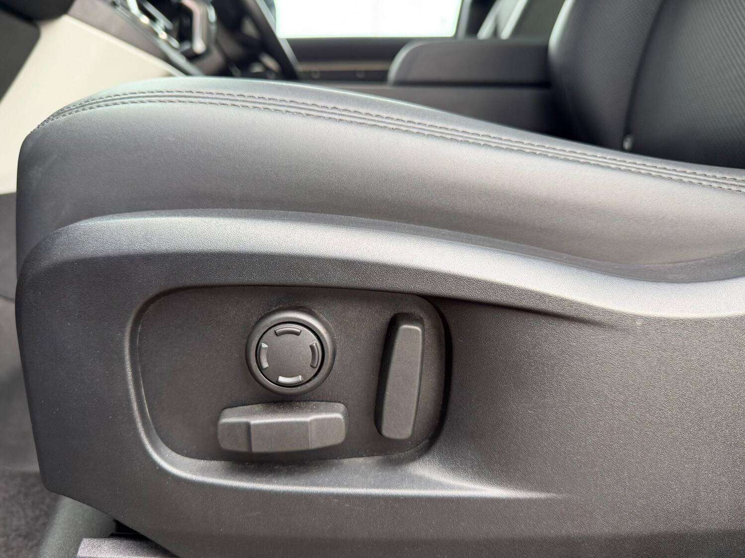 Used Land Rover Defender 110 for sale - 77683702: Photo 16