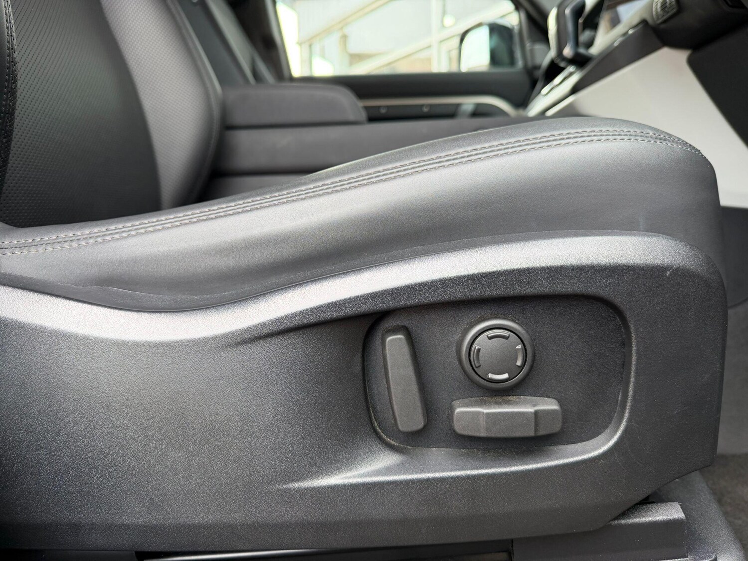 Used Land Rover Defender 110 for sale - 77683702: Photo 19