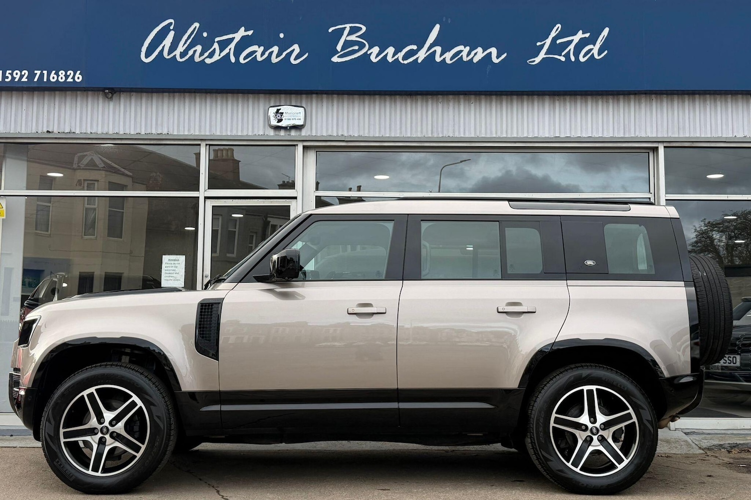 Used Land Rover Defender 110 for sale - 77683702: Photo 2