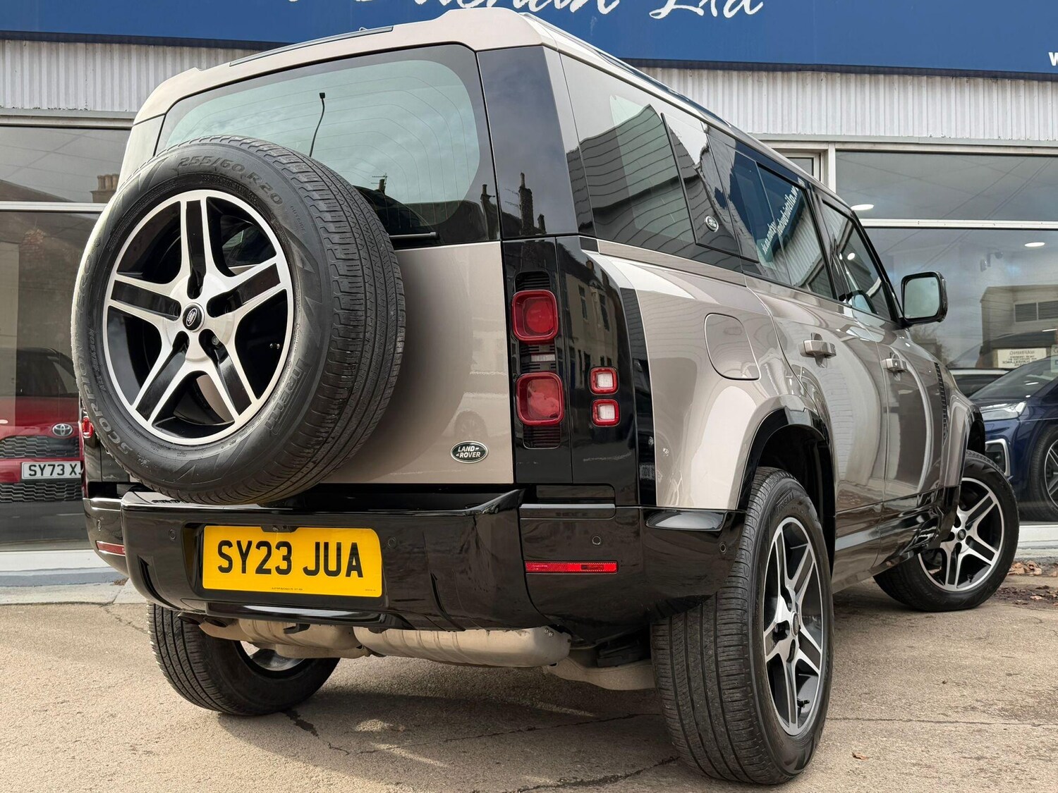 Used Land Rover Defender 110 for sale - 77683702: Photo 30