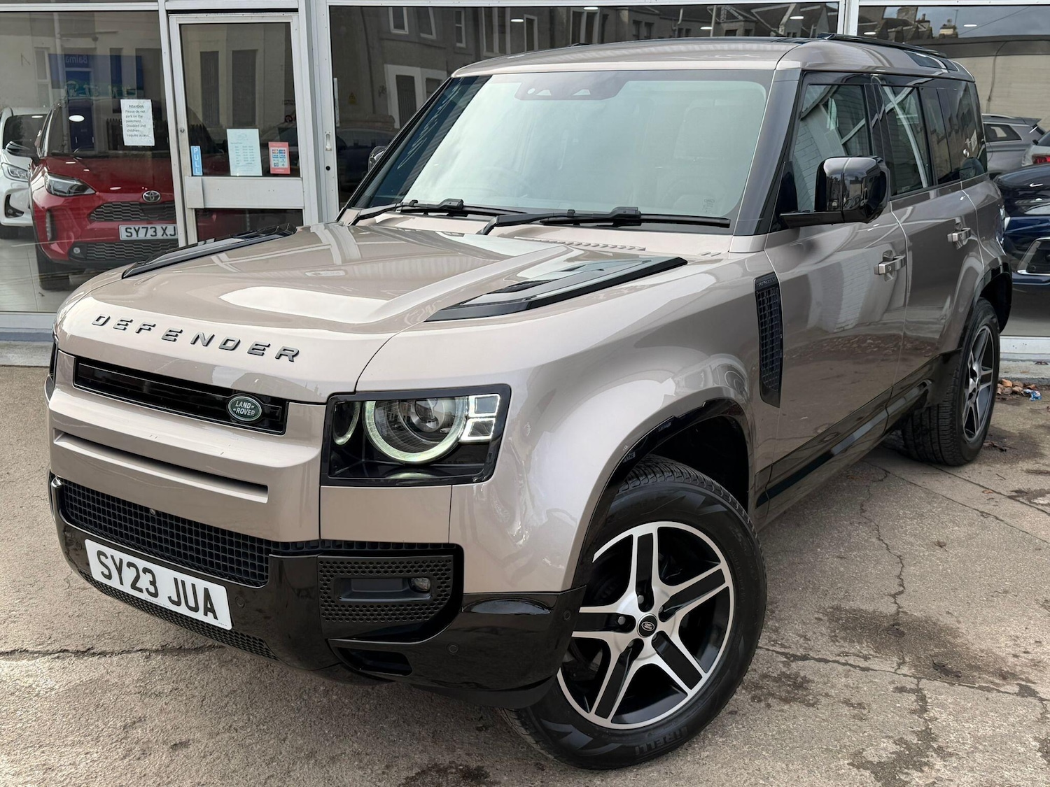 Used Land Rover Defender 110 for sale - 77683702: Photo 5