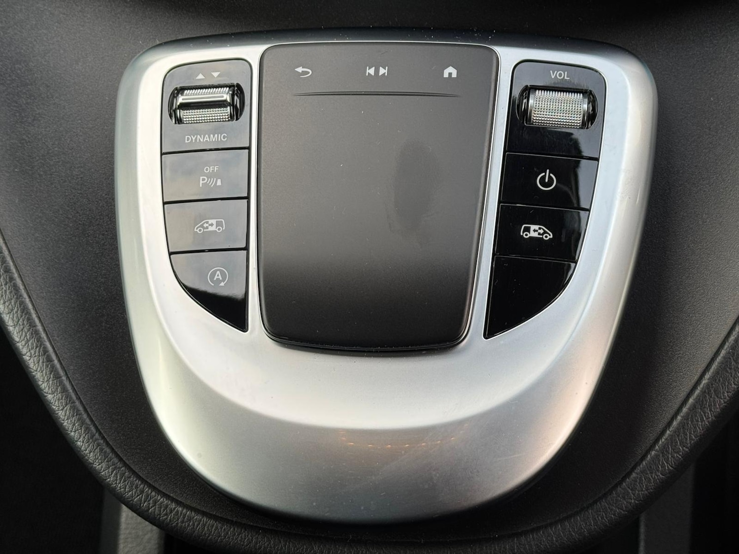 Used Mercedes-Benz V-Class 2023 for sale - 76647575: Photo 12