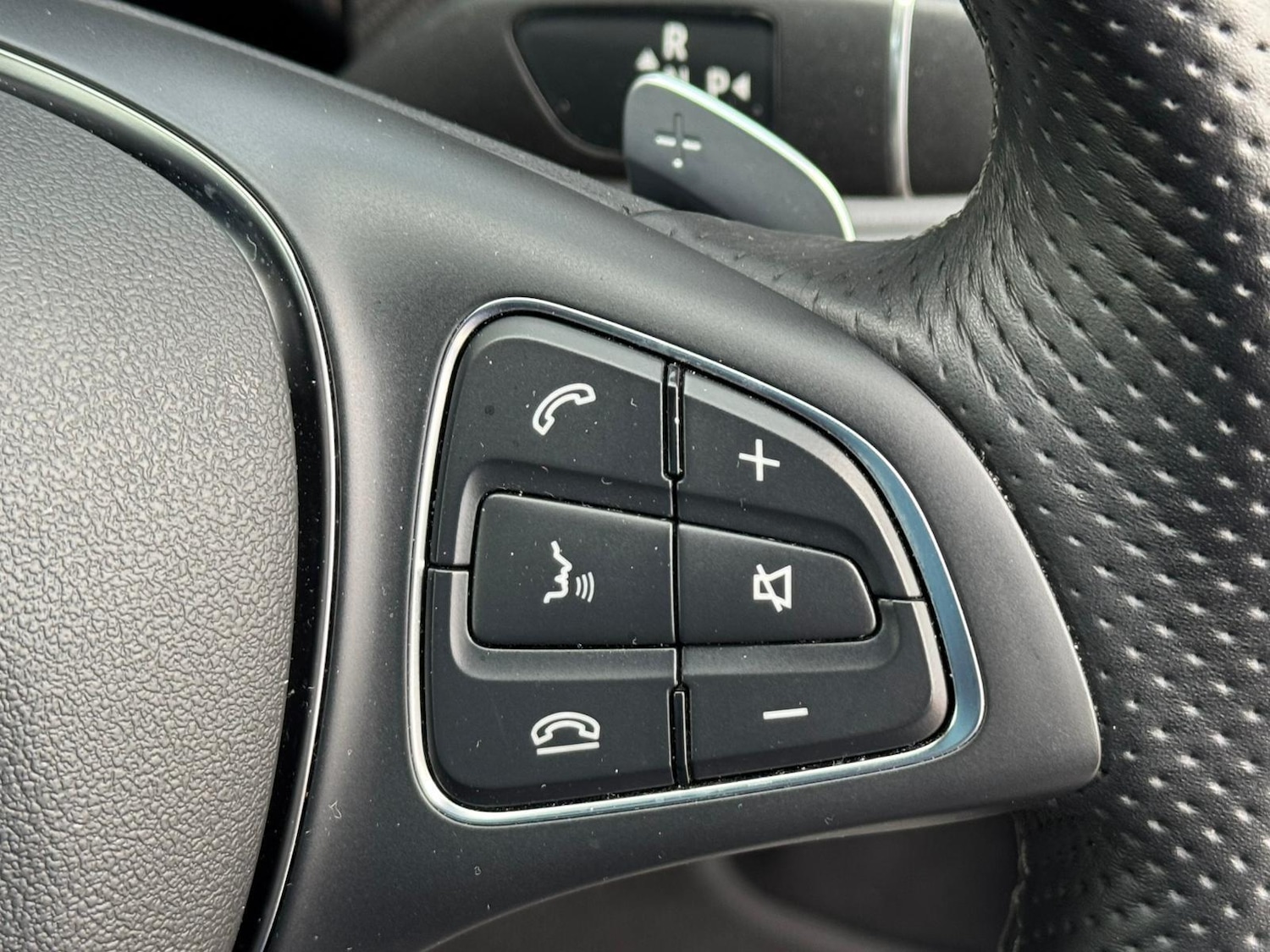 Used Mercedes-Benz V-Class 2023 for sale - 76647575: Photo 15