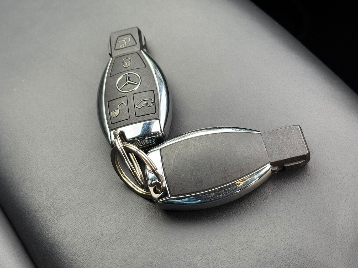 Used Mercedes-Benz V-Class 2023 for sale - 76647575: Photo 18