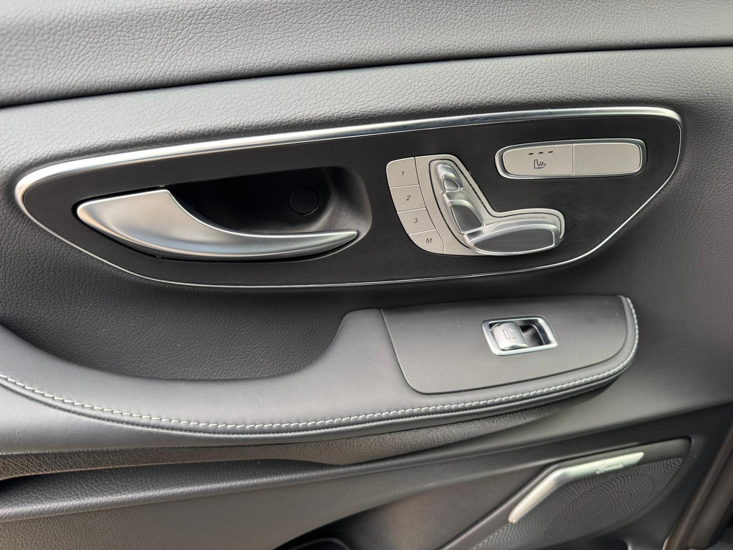 Used Mercedes-Benz V-Class 2023 for sale - 76647575: Photo 19