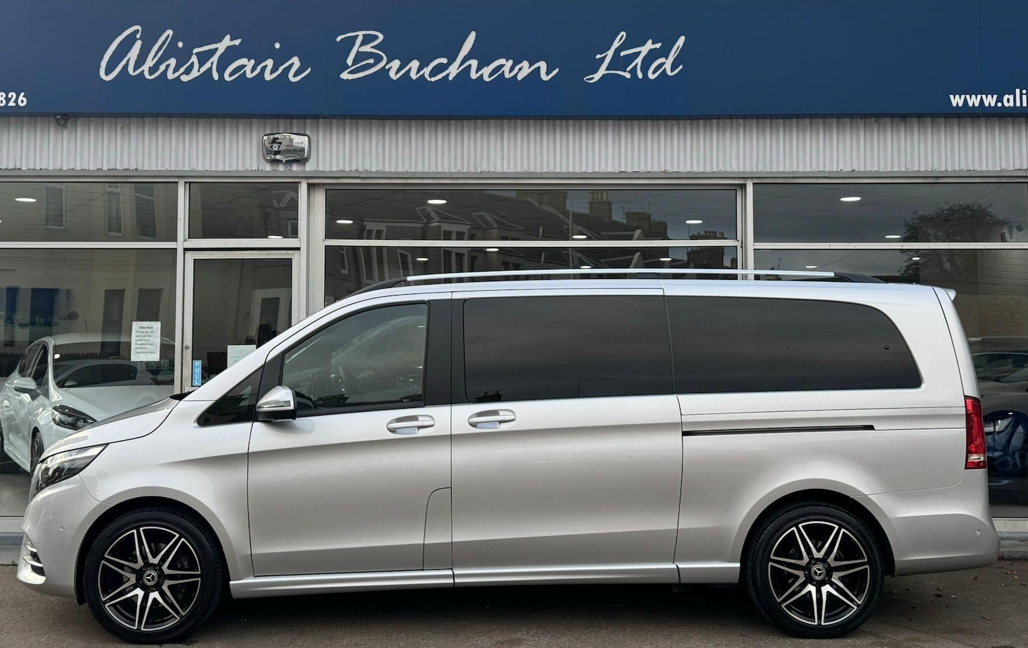 Used Mercedes-Benz V-Class 2023 for sale - 76647575: Photo 2