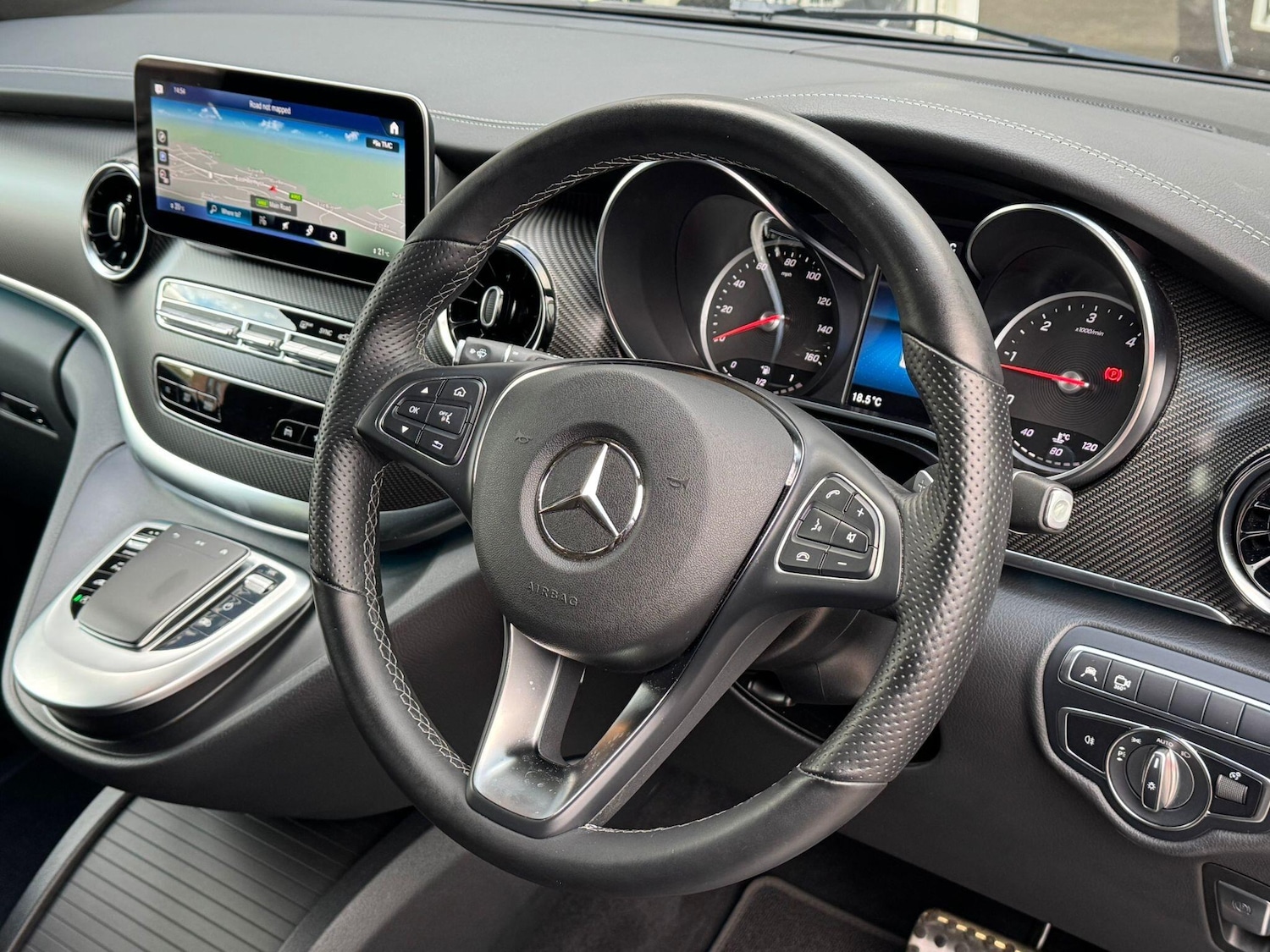 Used Mercedes-Benz V-Class 2023 for sale - 76647575: Photo 25