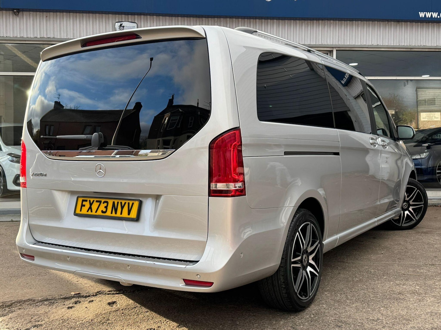 Used Mercedes-Benz V-Class 2023 for sale - 76647575: Photo 3