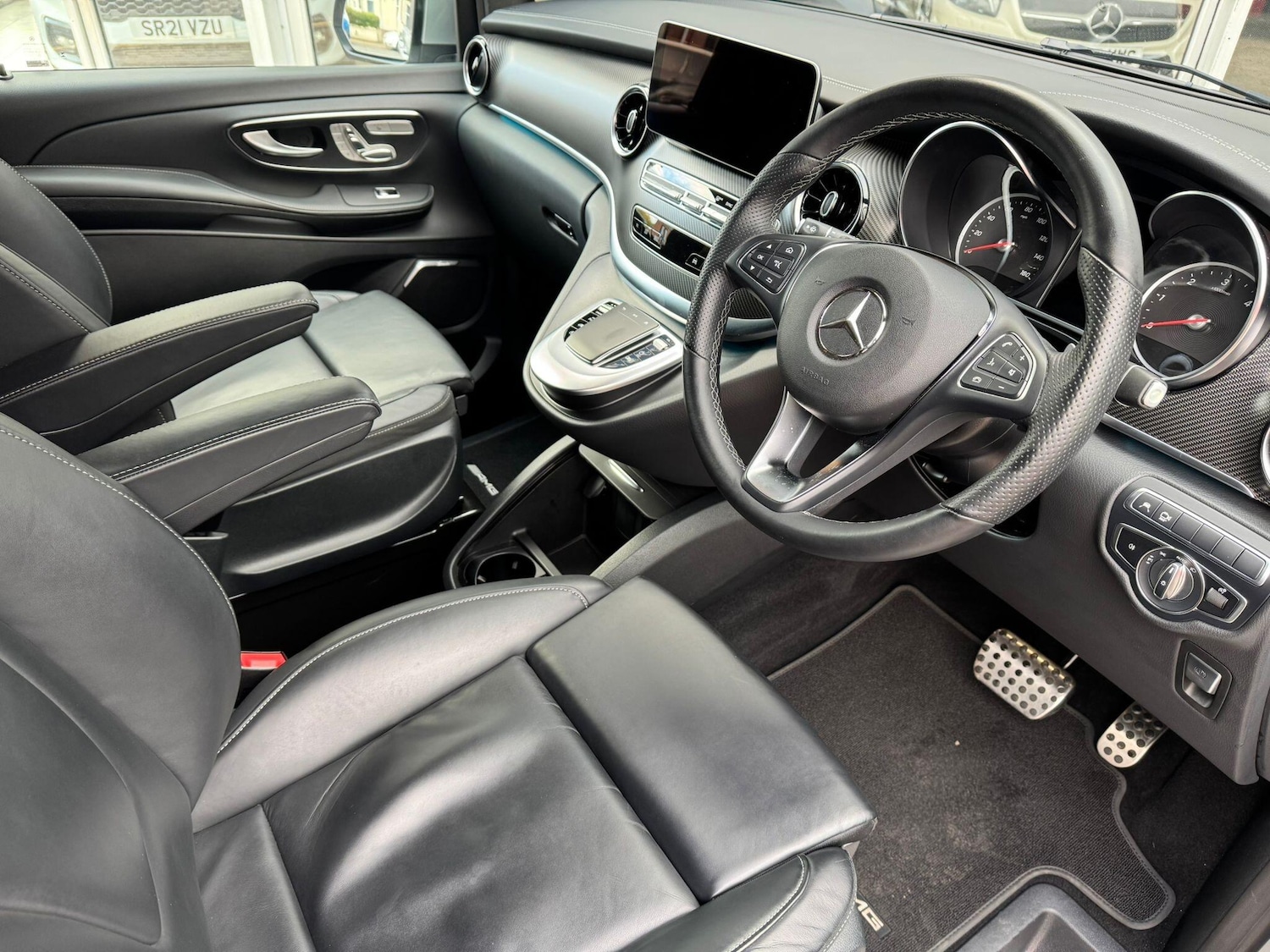 Used Mercedes-Benz V-Class 2023 for sale - 76647575: Photo 5