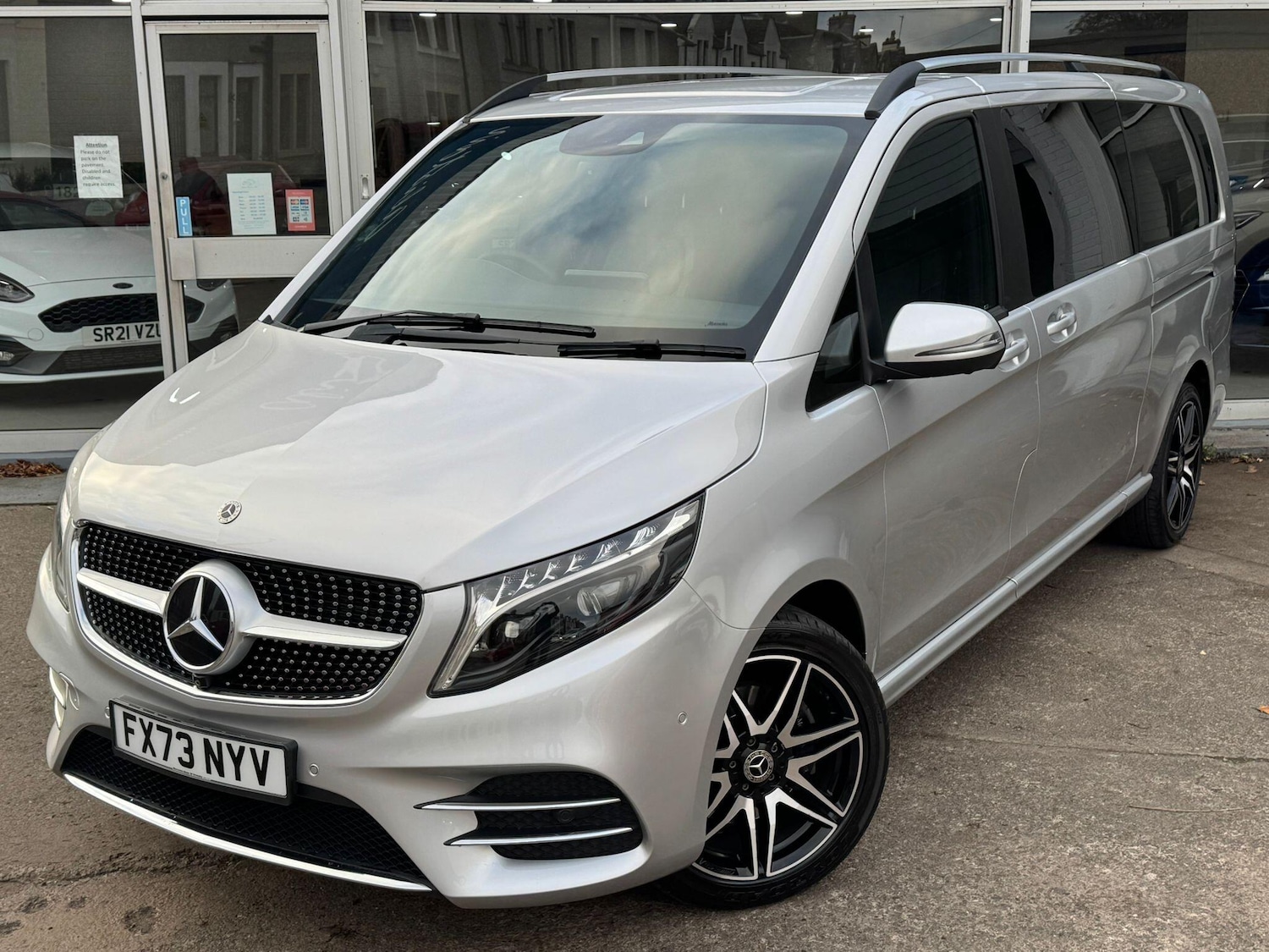 Used Mercedes-Benz V-Class 2023 for sale - 76647575: Photo 6