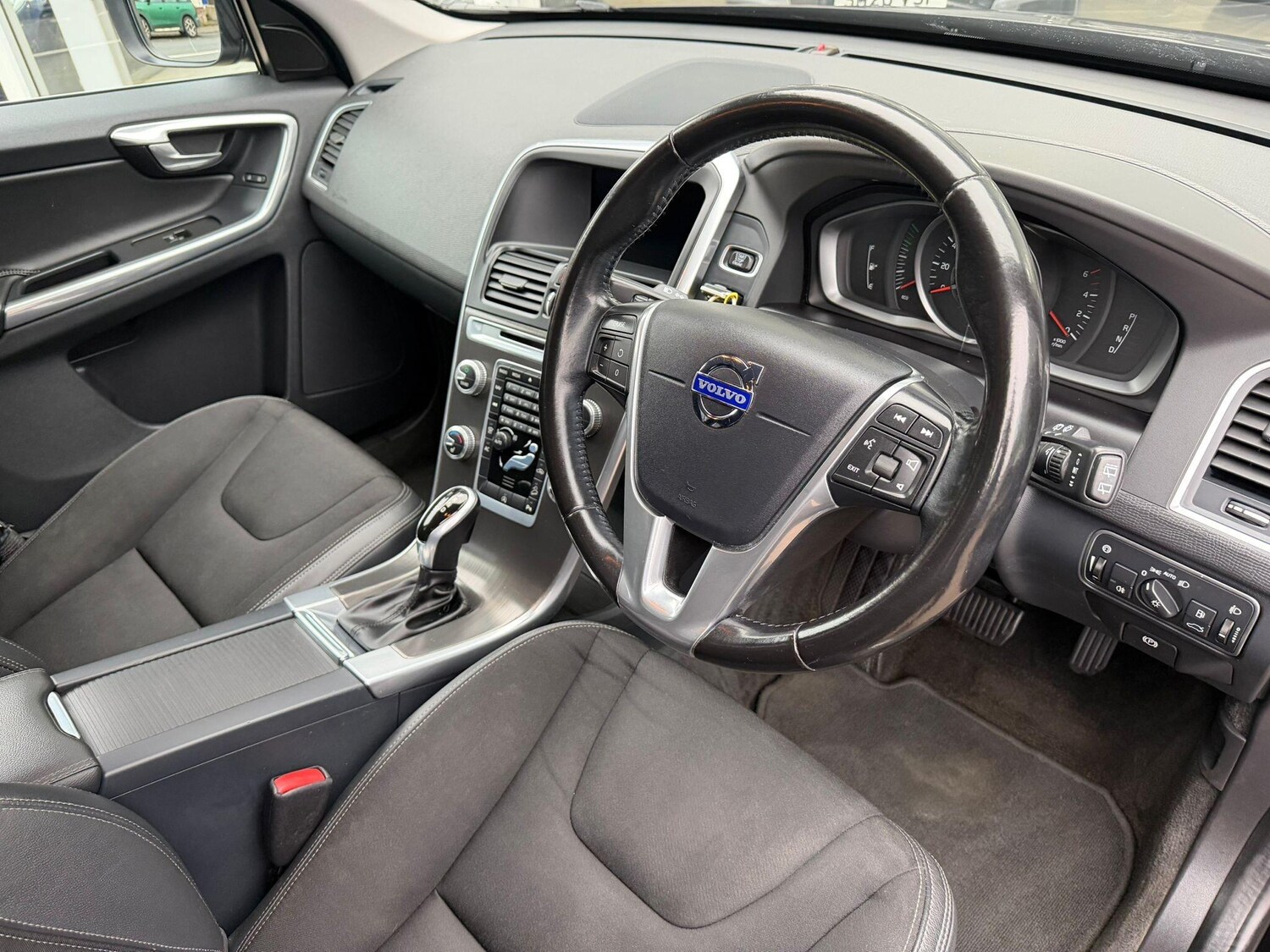 Used Volvo XC60 2015 for sale - 76647510: Photo 29