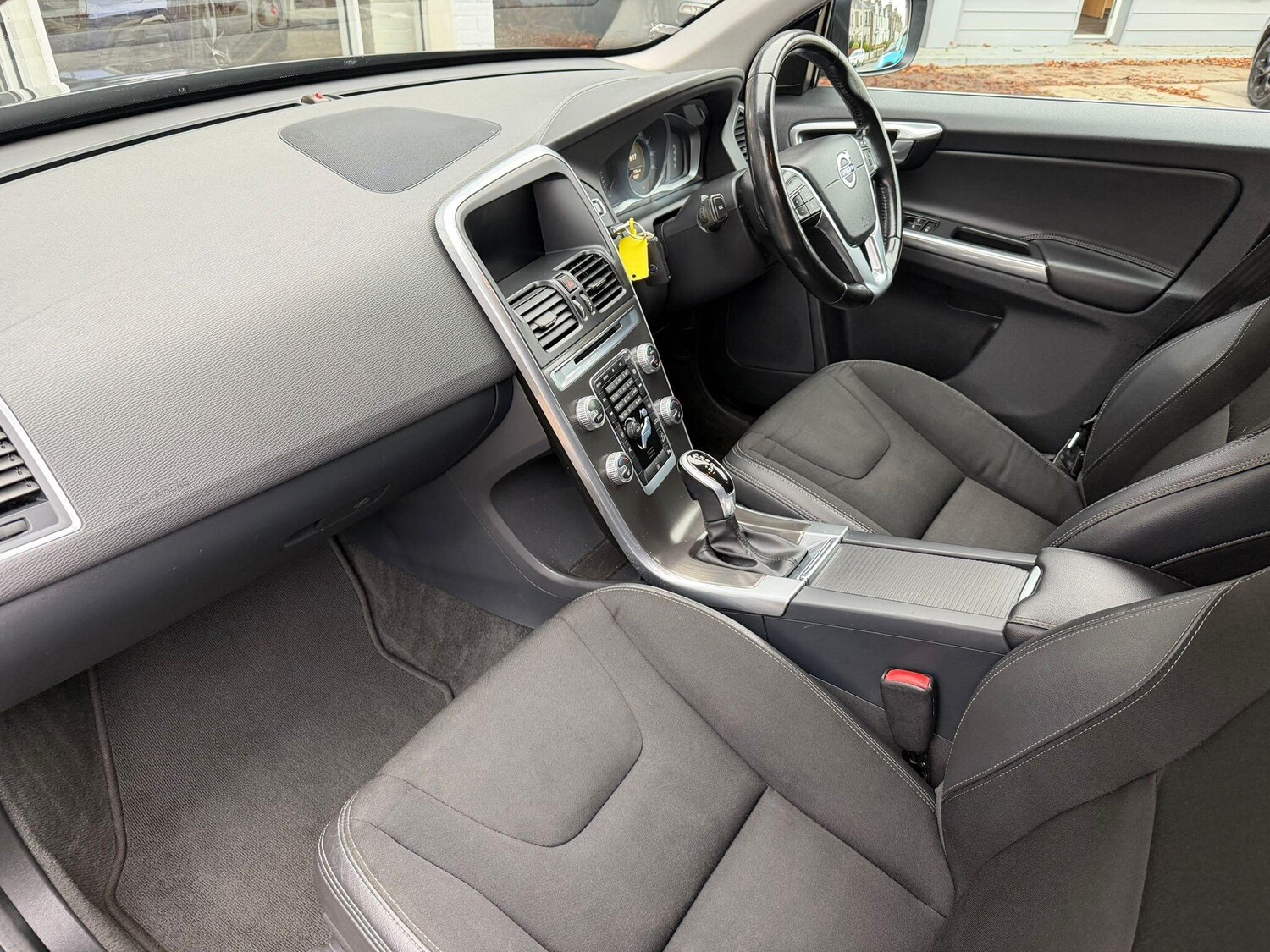 Used Volvo XC60 2015 for sale - 76647510: Photo 8