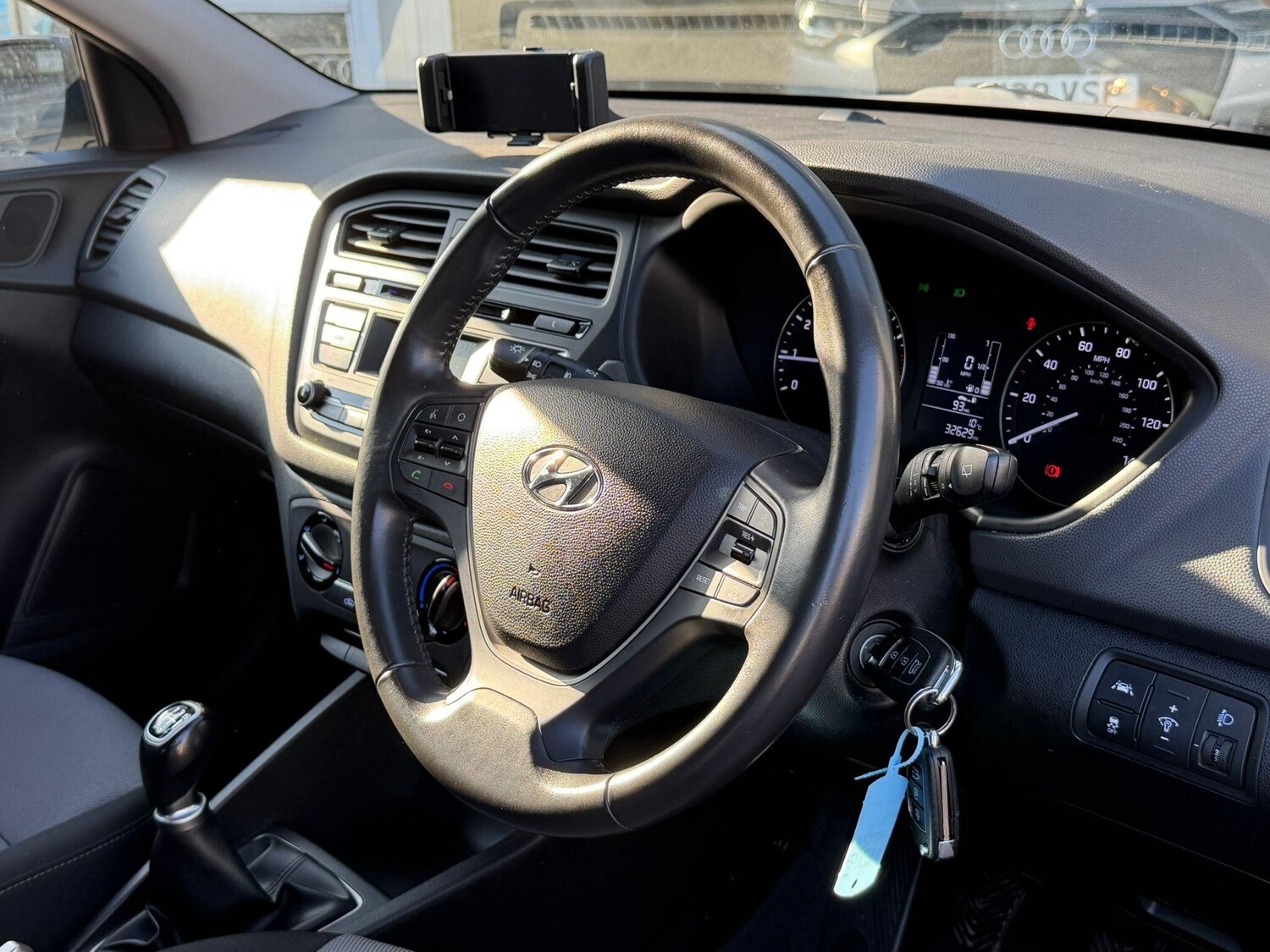 Used Hyundai i20 2018 for sale - 76647513: Photo 25