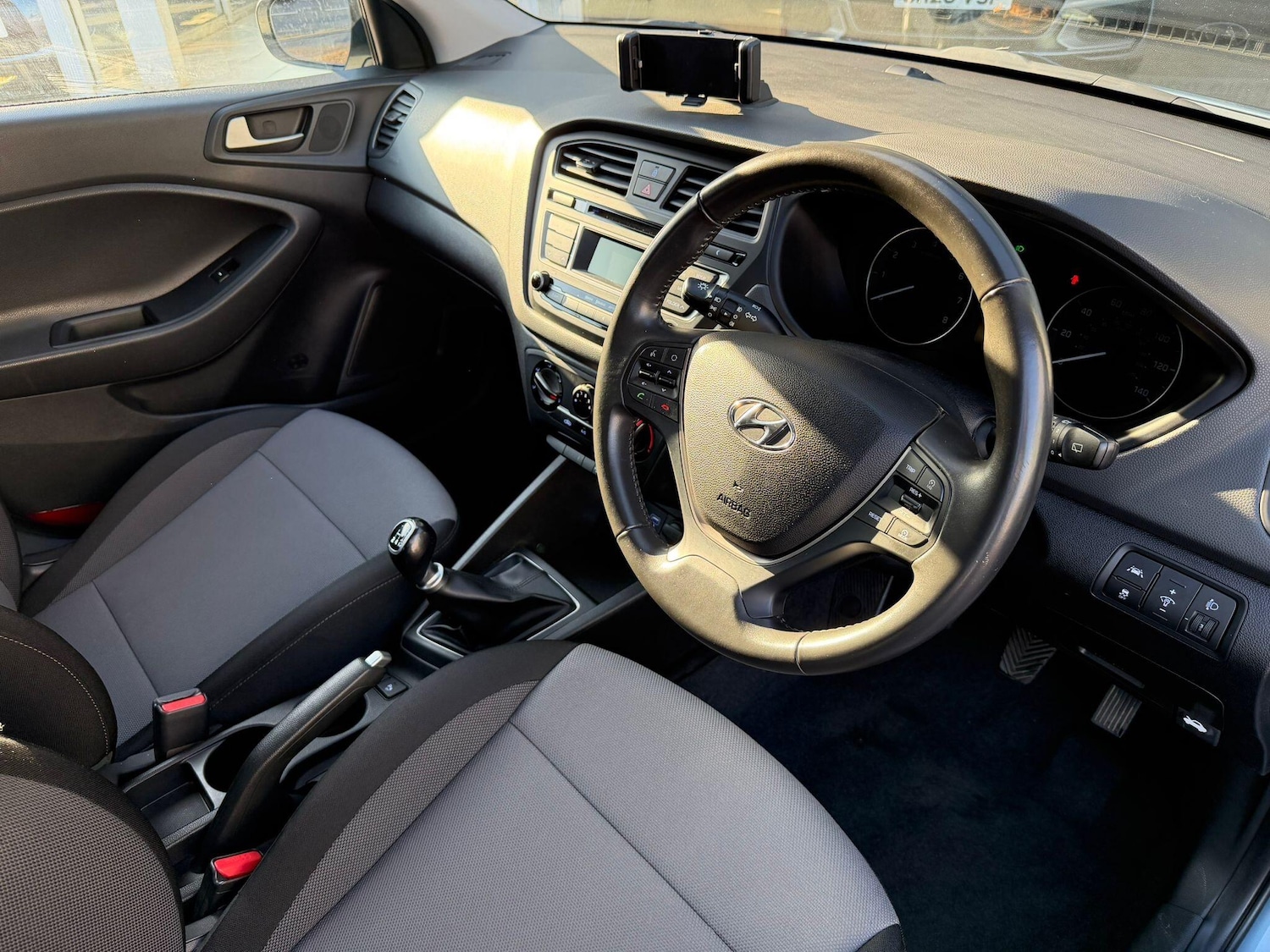 Used Hyundai i20 2018 for sale - 76647513: Photo 5