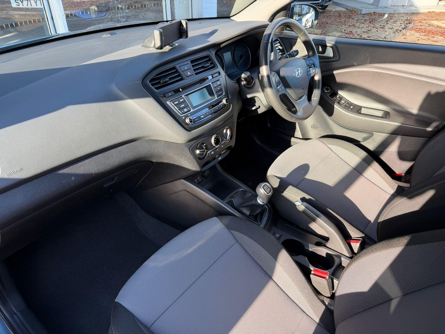 Used Hyundai i20 2018 for sale - 76647513: Photo 6