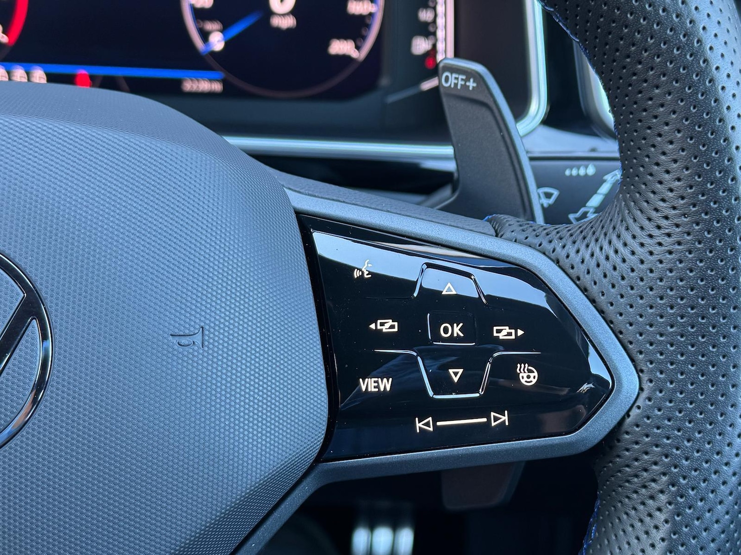 Used Volkswagen T-Roc 2024 for sale - 76647544: Photo 11