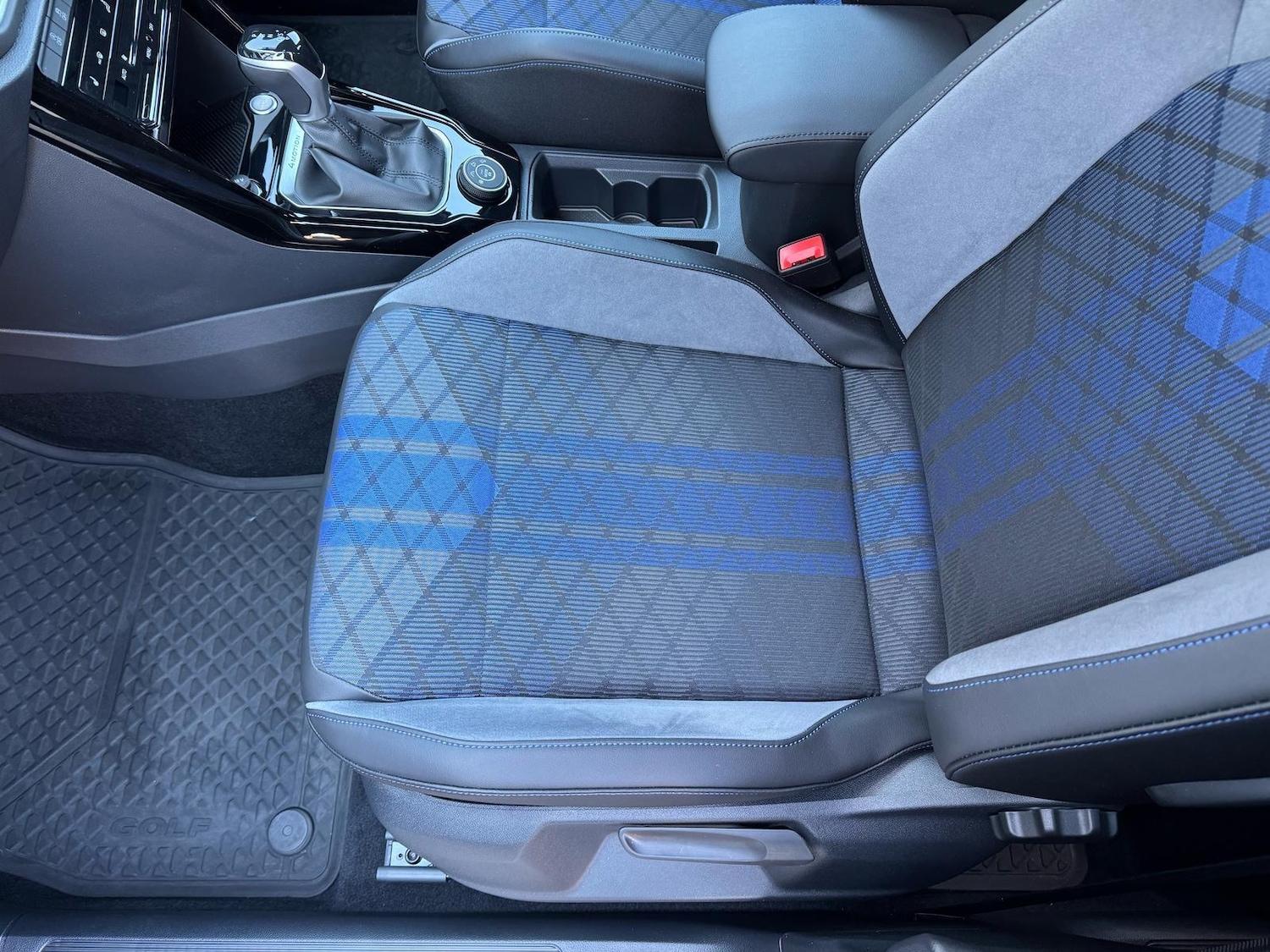 Used Volkswagen T-Roc 2024 for sale - 76647544: Photo 24