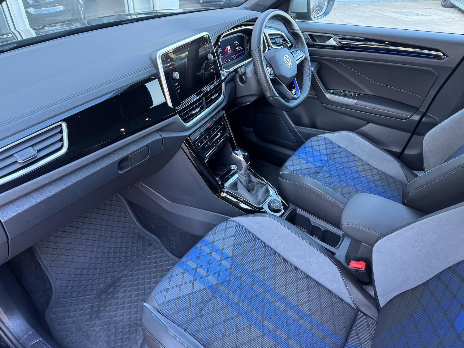 Used Volkswagen T-Roc 2024 for sale - 76647544: Photo 7