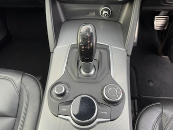 Used Alfa Romeo Stelvio 2019 for sale - 76647614: Photo