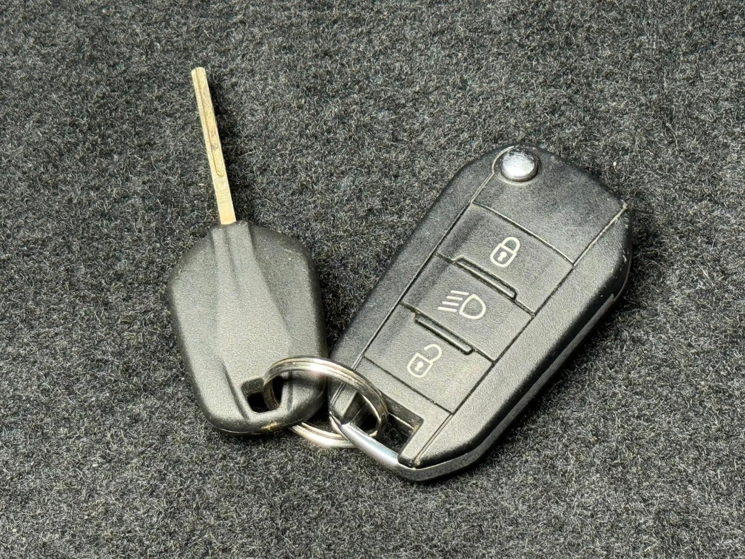 Used Peugeot 208 2017 for sale - 77411678: Photo 15