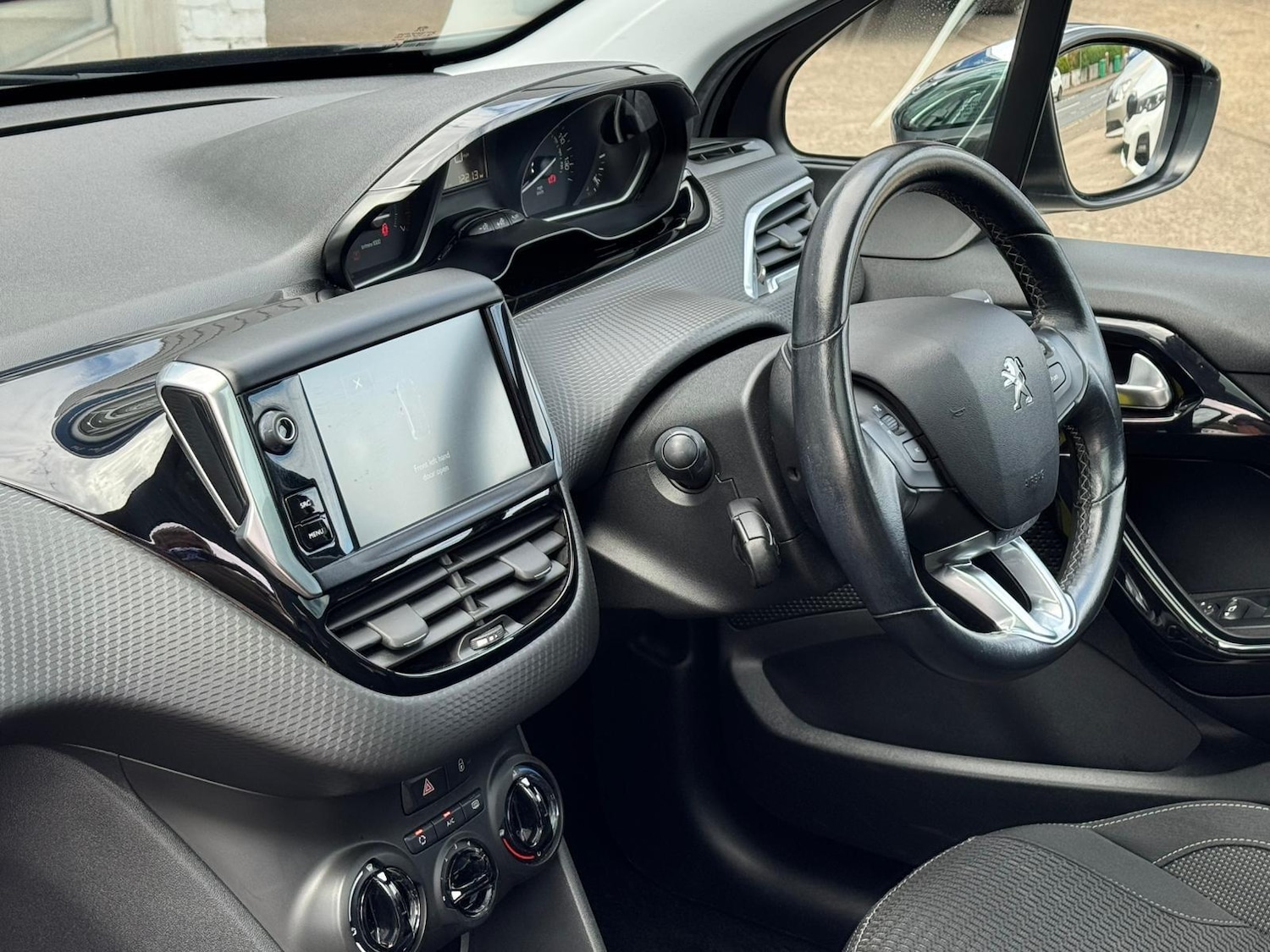 Used Peugeot 208 2017 for sale - 77411678: Photo 6