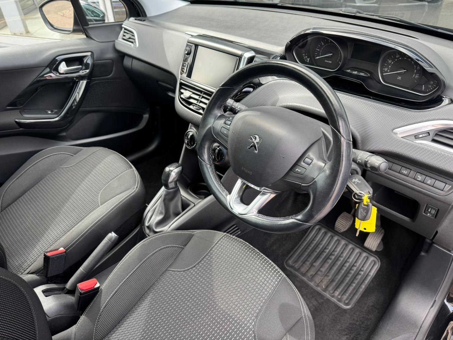 Used Peugeot 208 2017 for sale - 77411678: Photo 8