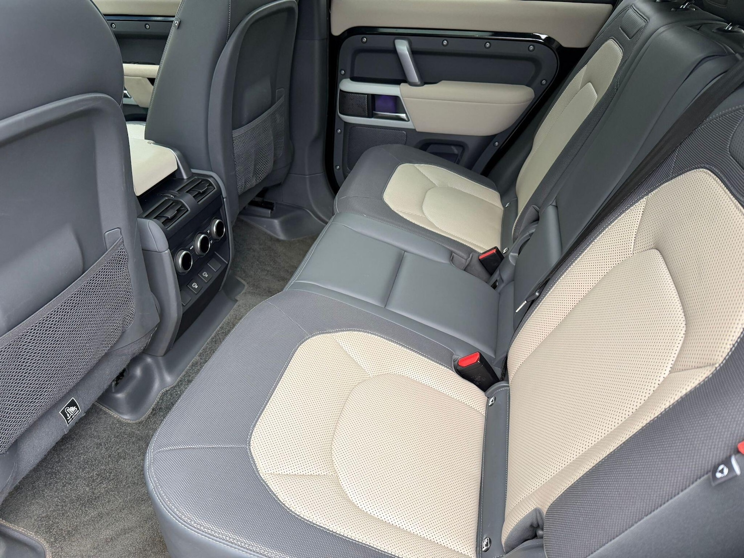 Used Land Rover Defender 2022 for sale - 77377126: Photo 14