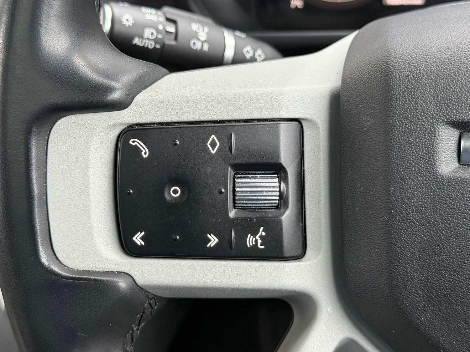 Used Land Rover Defender 2022 for sale - 77377126: Photo 17