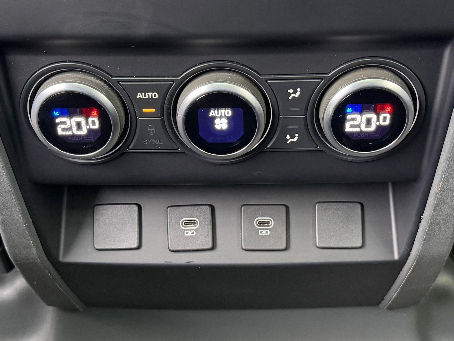 Used Land Rover Defender 2022 for sale - 77377126: Photo 19