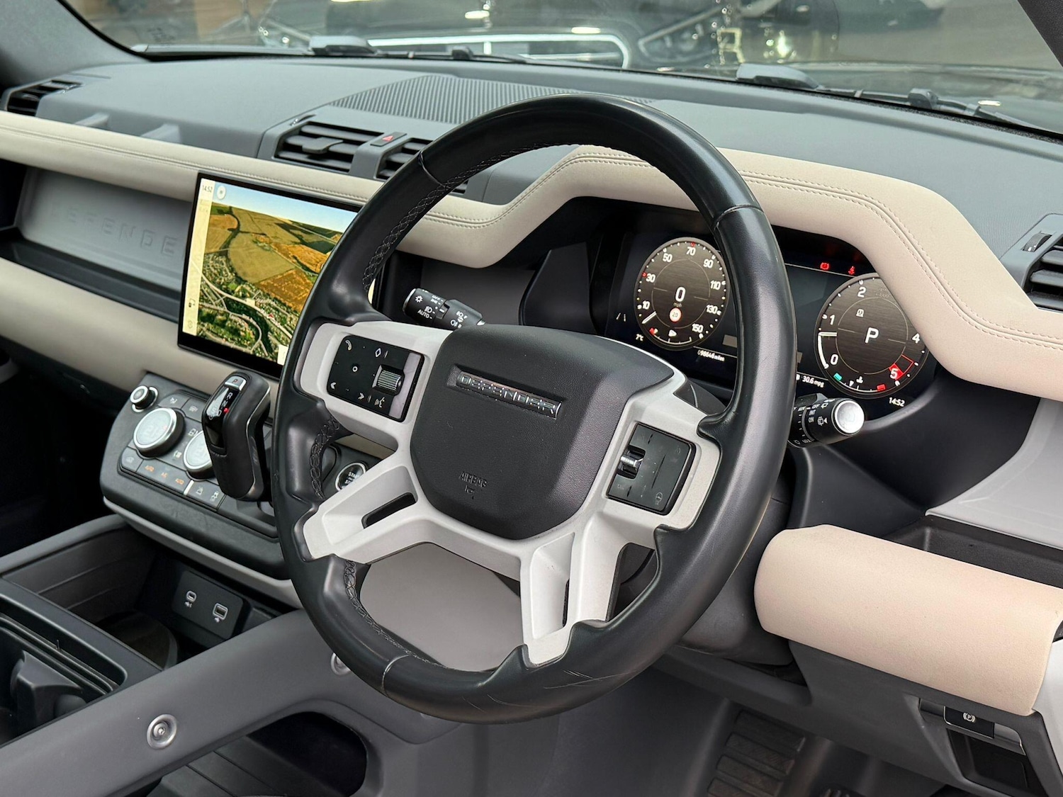 Used Land Rover Defender 2022 for sale - 77377126: Photo 32