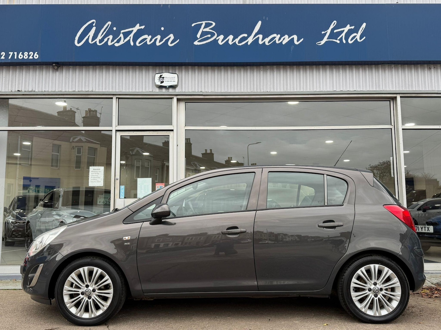 Used Vauxhall Corsa 2013 for sale - 77017193: Photo 2