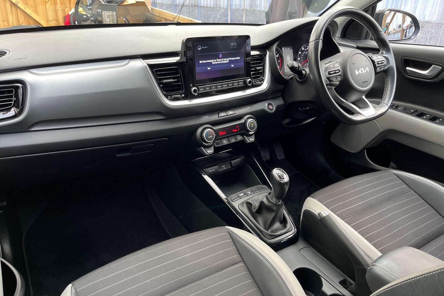 Used Kia Stonic 2022 for sale - 76674859: Photo 2