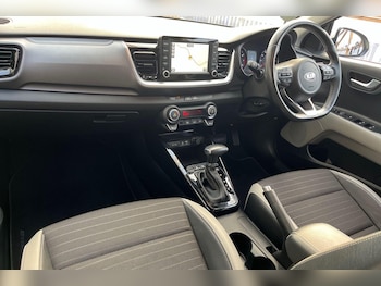 Used Kia Stonic 2019 for sale - 76289045: Photo 2