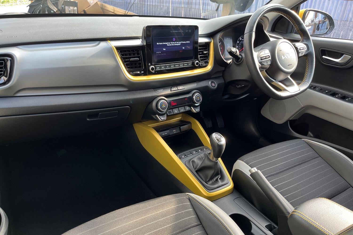 Used Kia Stonic 2023 for sale - 76675585: Photo 2