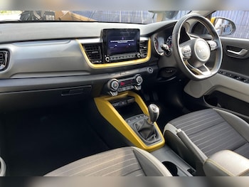 Used Kia Stonic 2023 for sale - 76675585: Photo