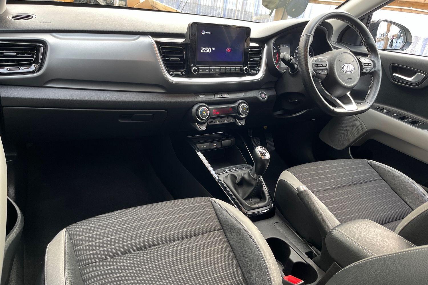 Used Kia Stonic 2021 for sale - 76785337: Photo 2