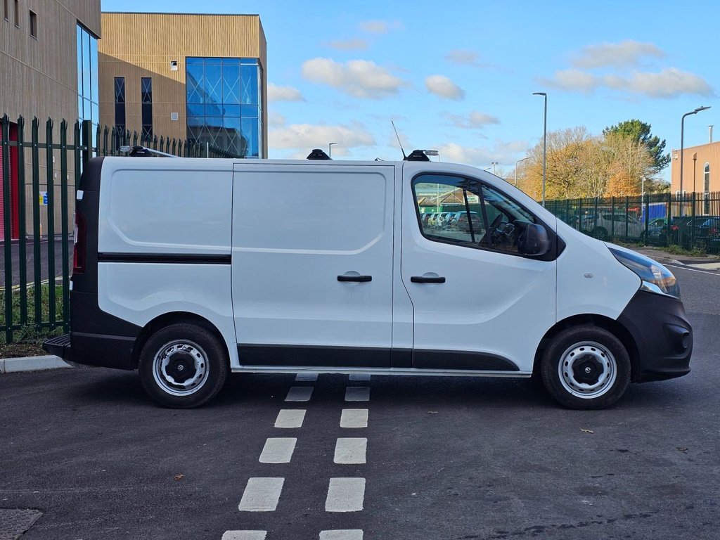 Used Vauxhall Vivaro 2015 for sale - 76665816: Photo 2