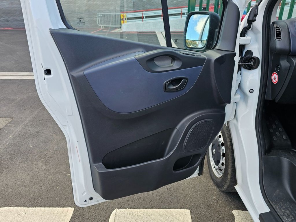 Used Vauxhall Vivaro 2015 for sale - 76665816: Photo 32