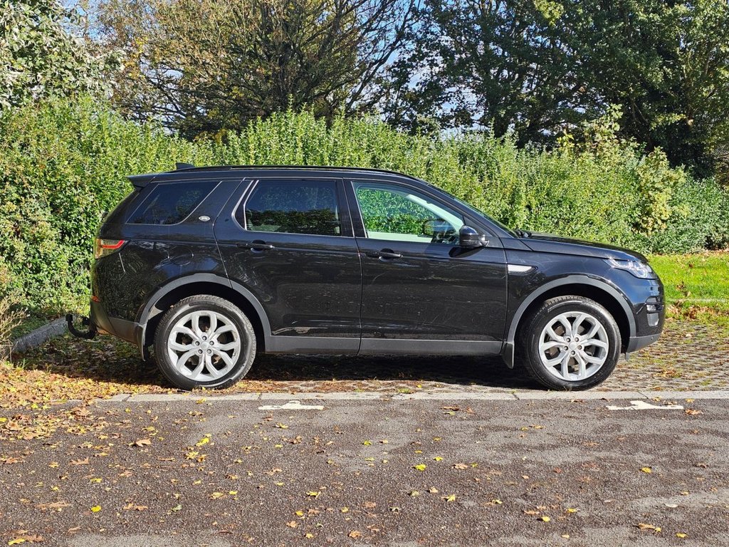 Used Land Rover Discovery Sport 2017 for sale - 76470303: Photo 2