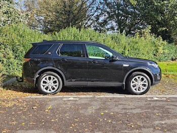 Used Land Rover Discovery Sport 2017 for sale - 76470303: Photo