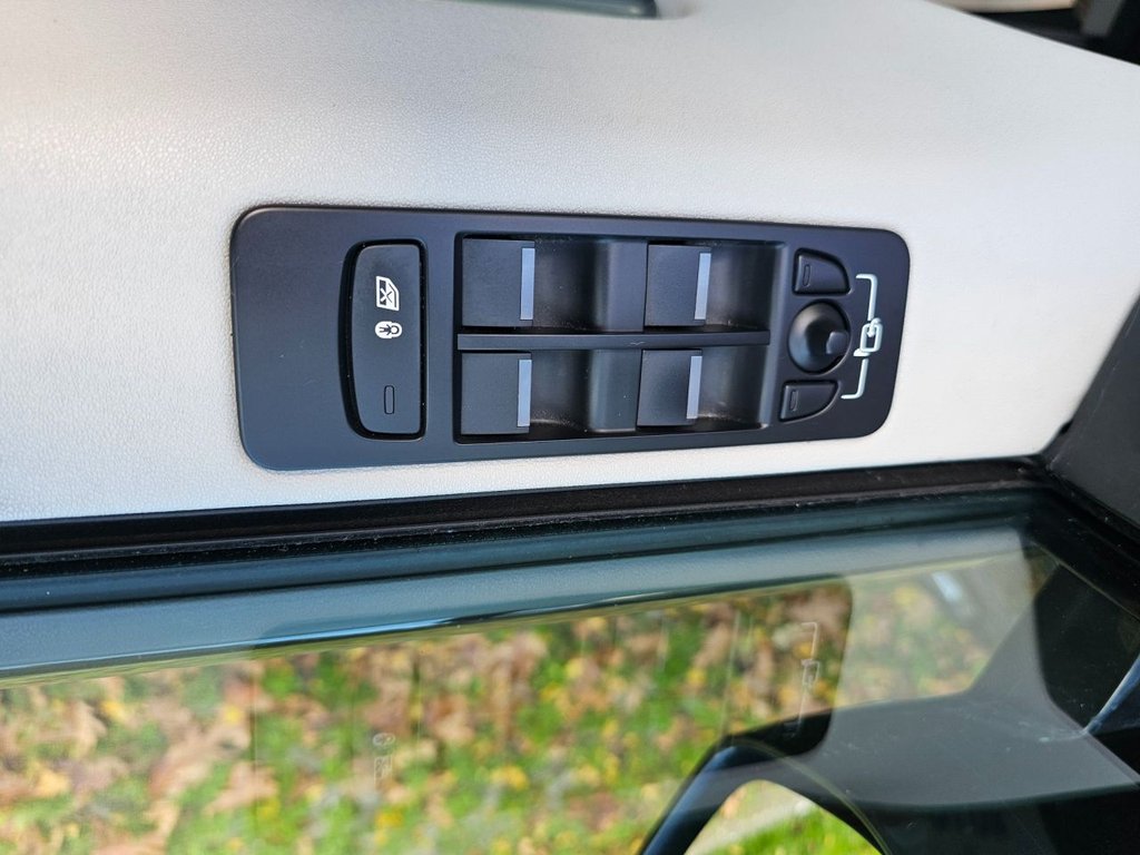 Used Land Rover Discovery Sport 2017 for sale - 76470303: Photo 35