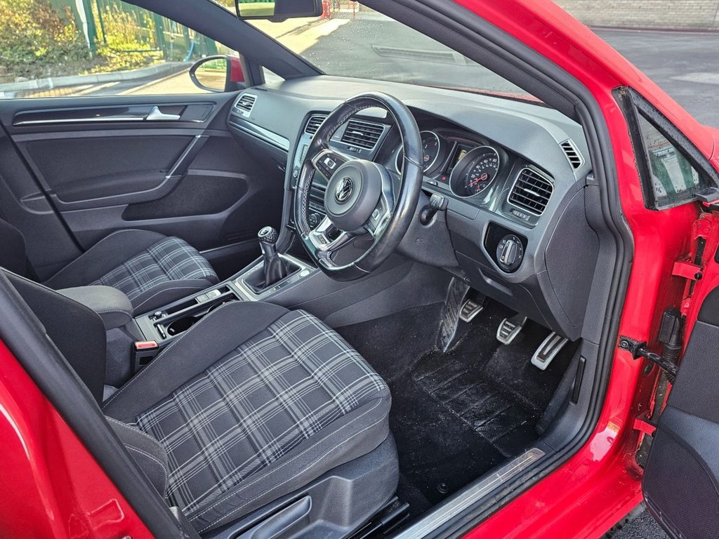 Used Volkswagen Golf 2015 for sale - 76655345: Photo 24