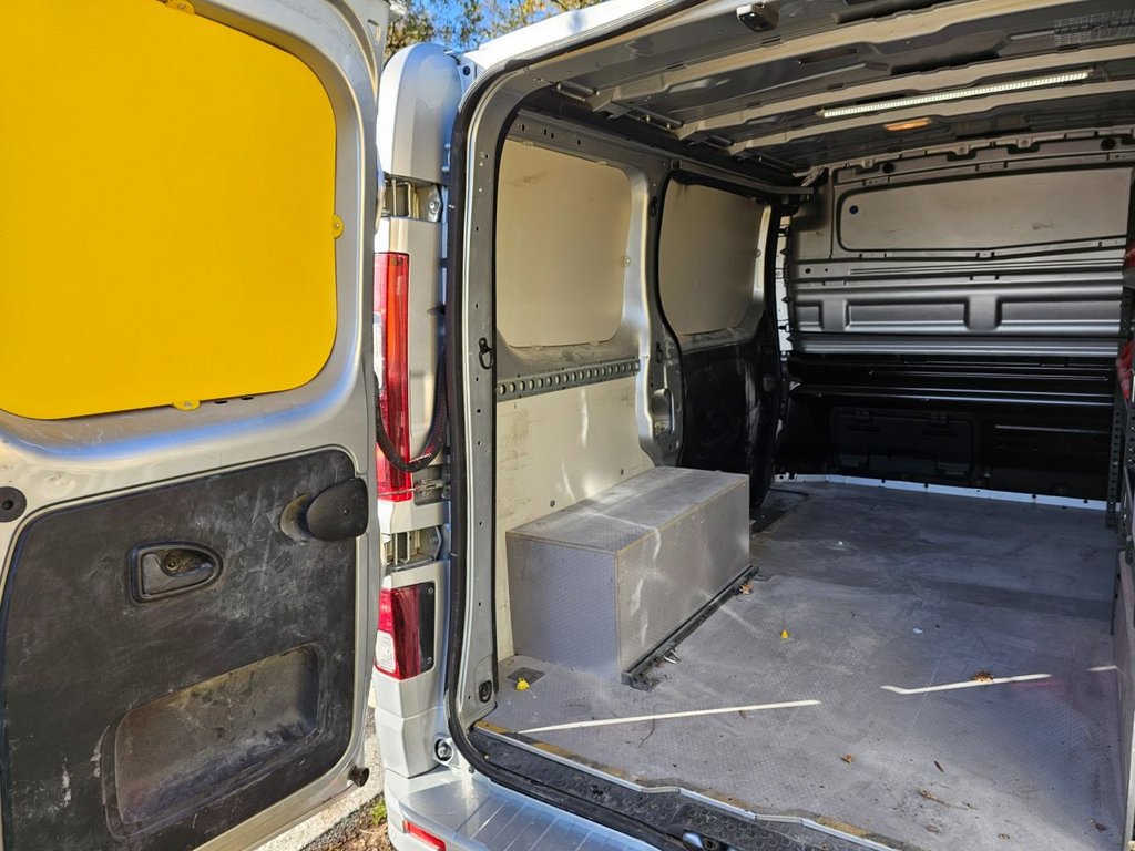 Used Vauxhall Vivaro 2017 for sale - 77966641: Photo 15