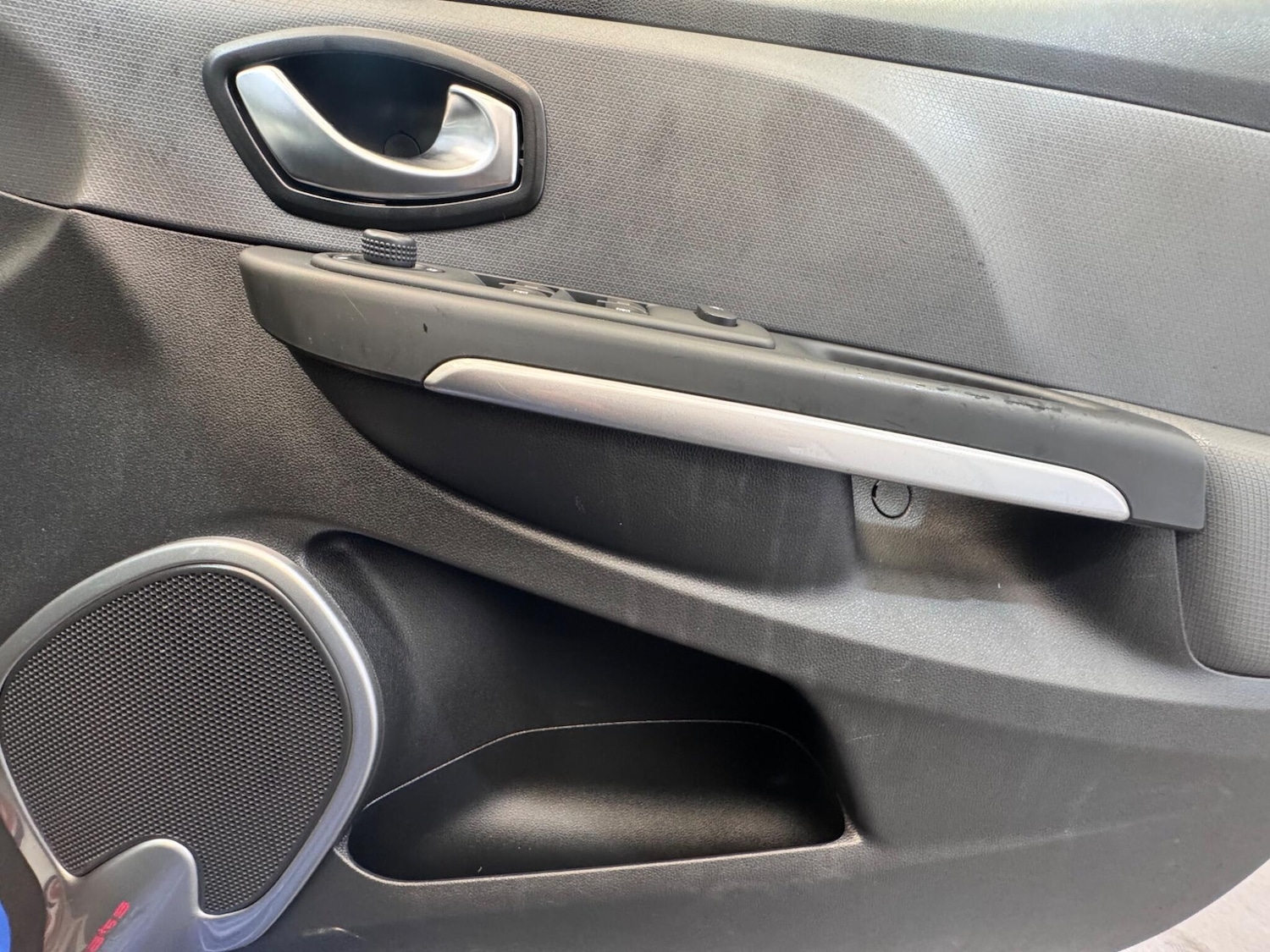 Used Renault Clio 2016 for sale - 76942509: Photo 24