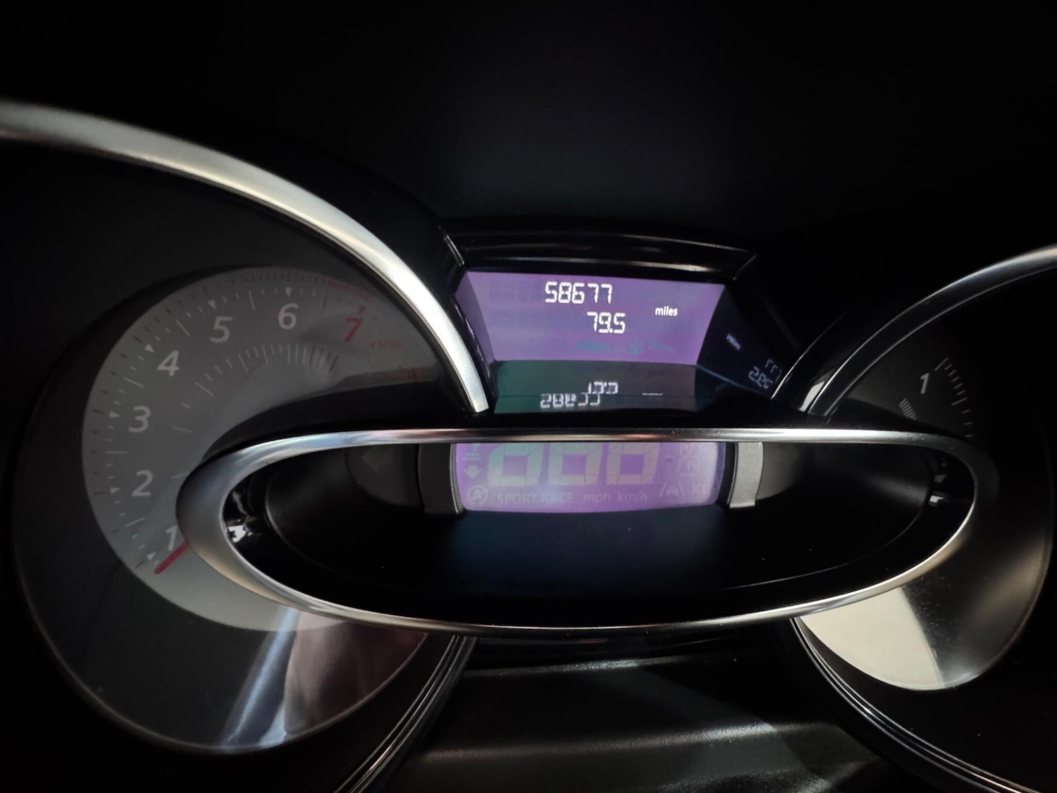 Used Renault Clio 2016 for sale - 76942509: Photo 28