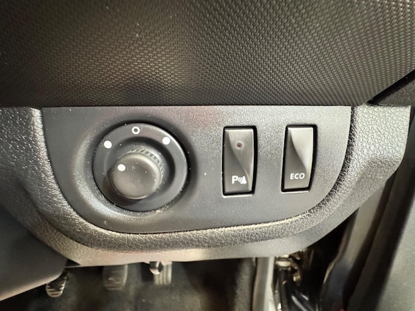 Used Dacia Sandero Stepway 2013 for sale - 74850195: Photo 16
