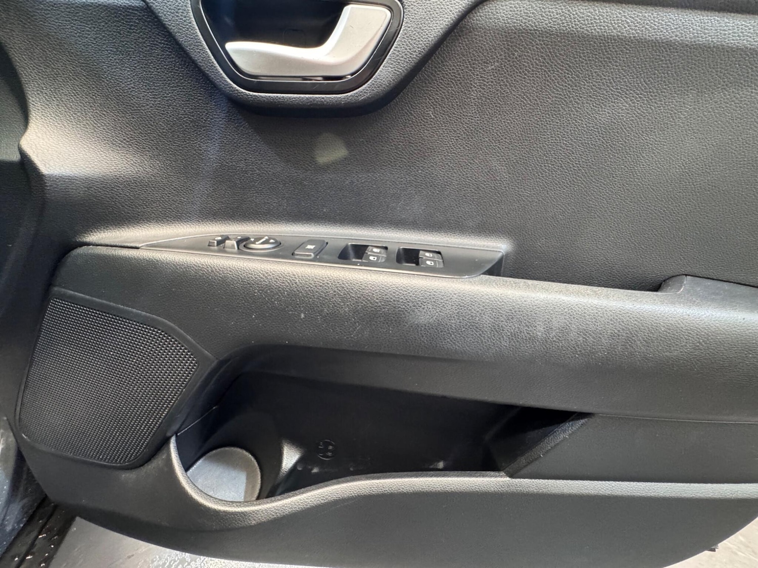 Used Kia Stonic 2021 for sale - 76337398: Photo 16