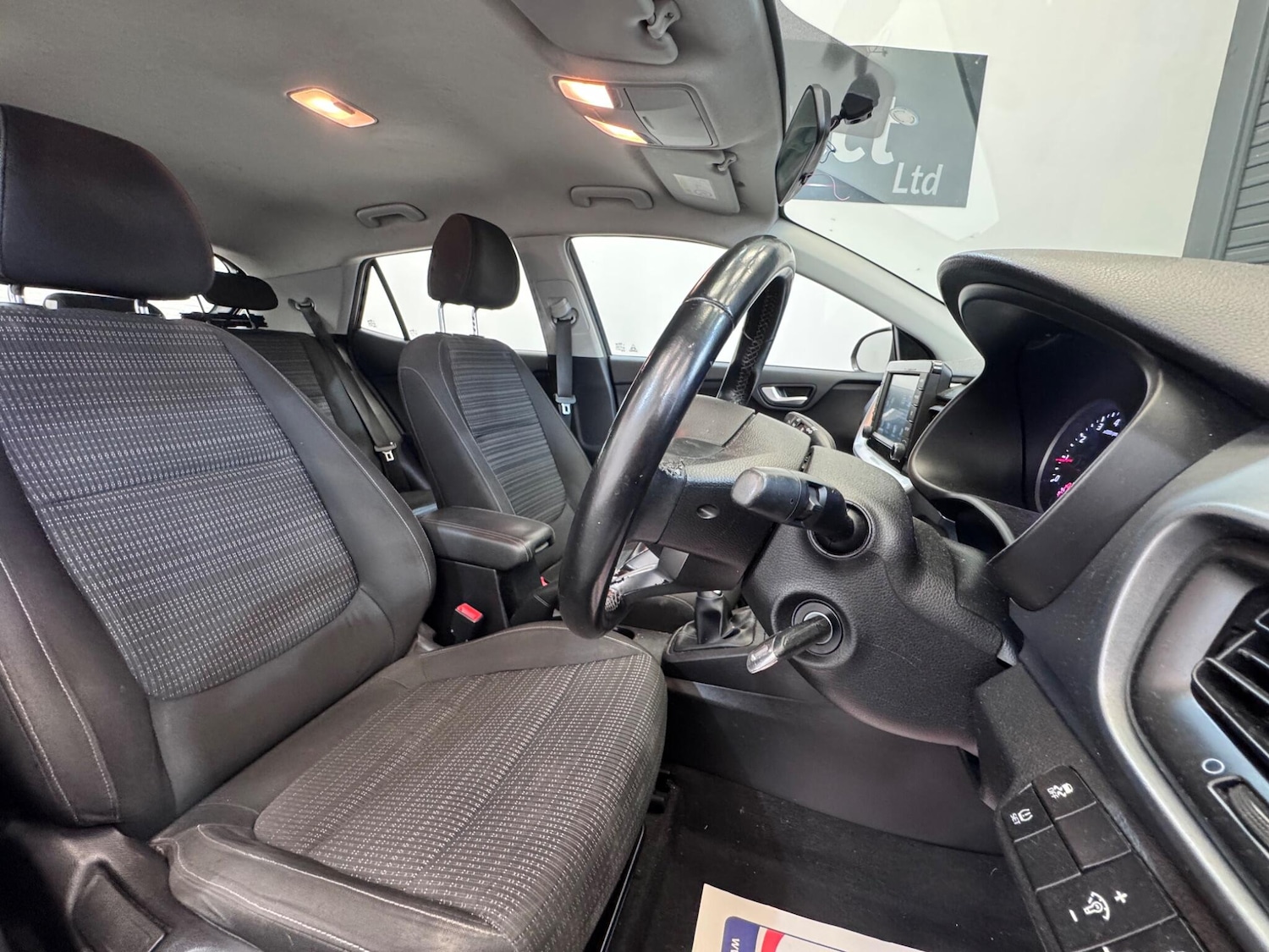 Used Kia Stonic 2017 for sale - 76715290: Photo 14